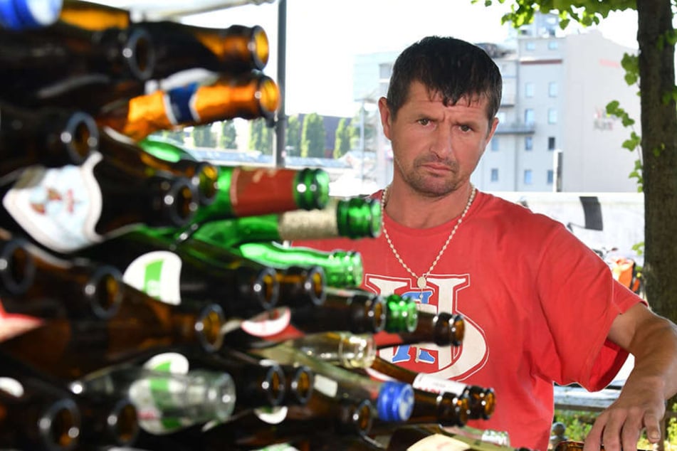 Von den 360 Euro ging er Essen und schickte seinem Bruder in Polen Geld. 60 Euro stahl ihm ein anderer Obdachloser.