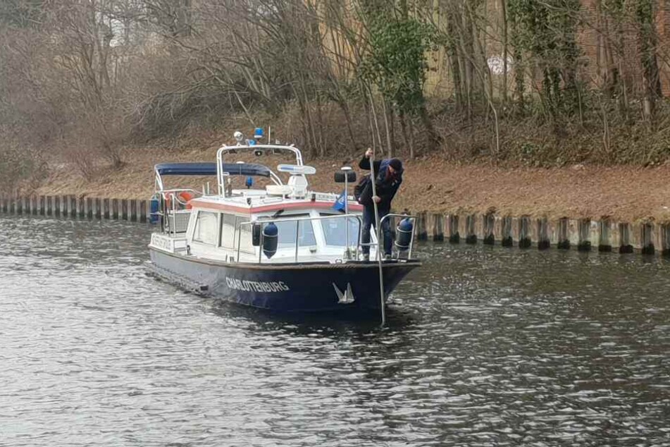 Nach Angaben der Polizei fand sie kein Auto im Wasser.