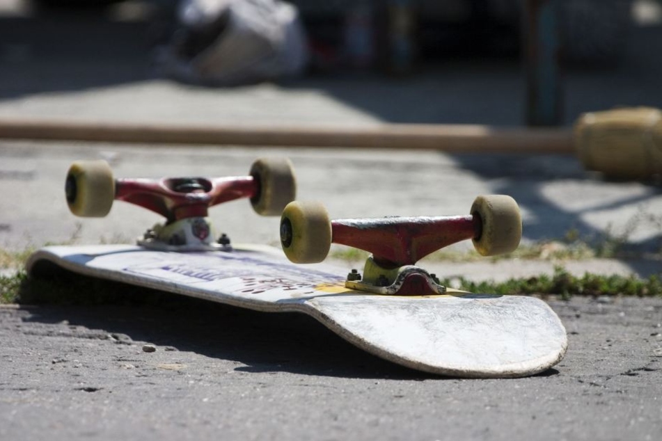 Der Skateboarder wurde bei dem Unfall schwer verletzt (Symbolbild).