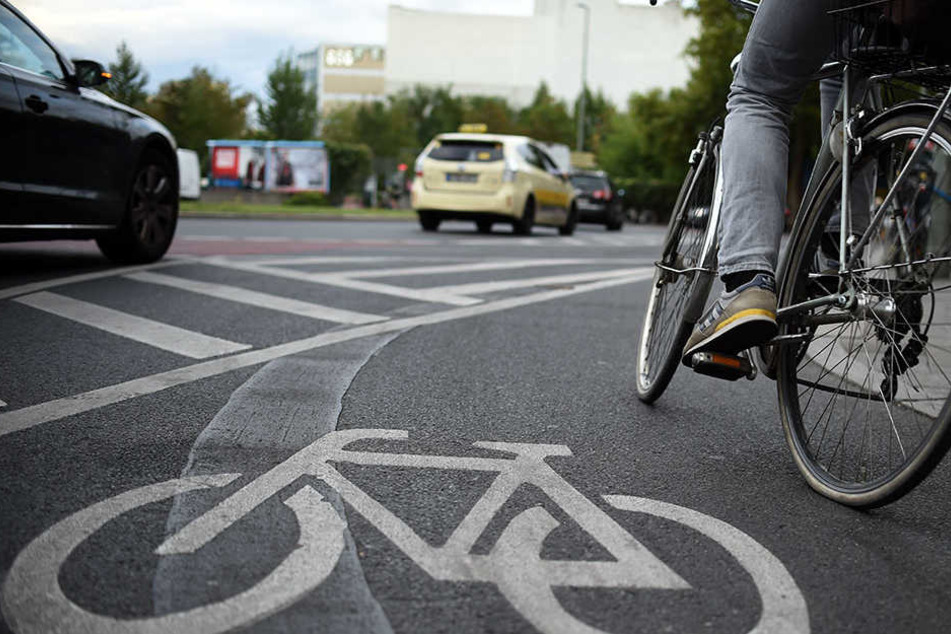 Zwischen Auto- und Radfahrern kracht es häufig in Berlin. Nicht selten werden die Opfer allein zurückgelassen.