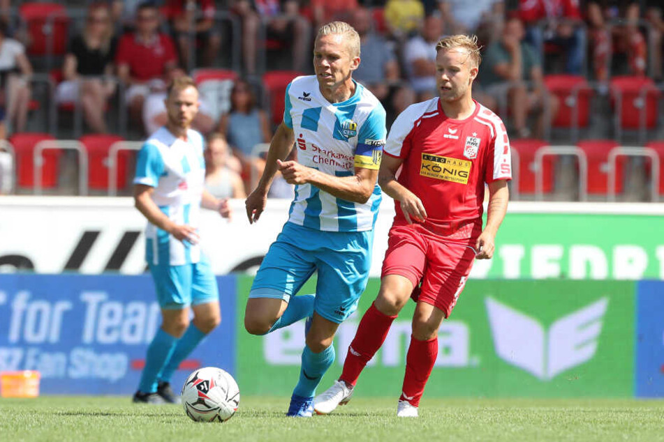 Dennis Grote (l.) gegen Rico Gladrow (r.).