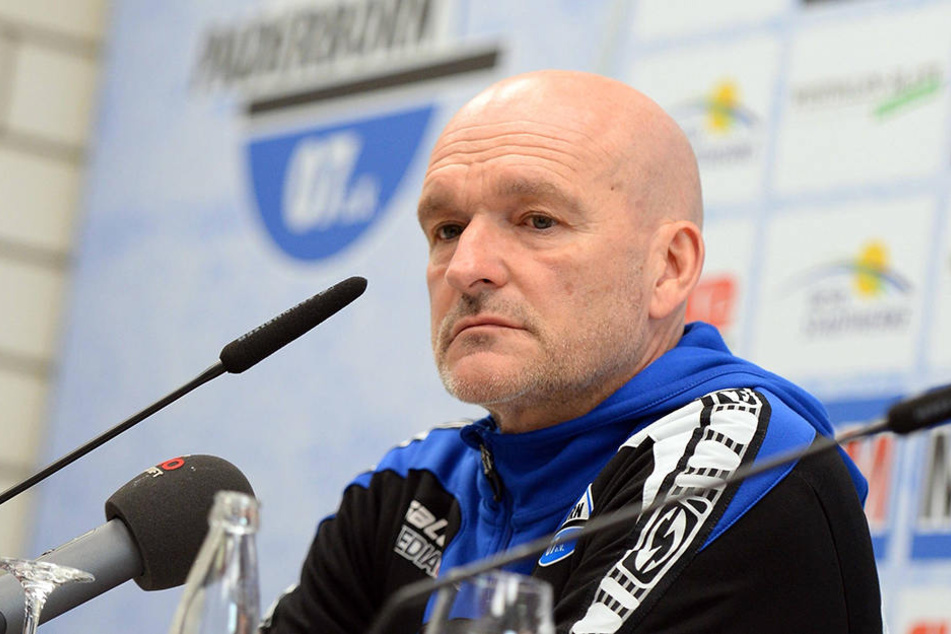 Sichtlich genervt von der Situation saß SCP-Trainer Stefan Emmerling auf der Pressekonferenz nach dem Spiel.