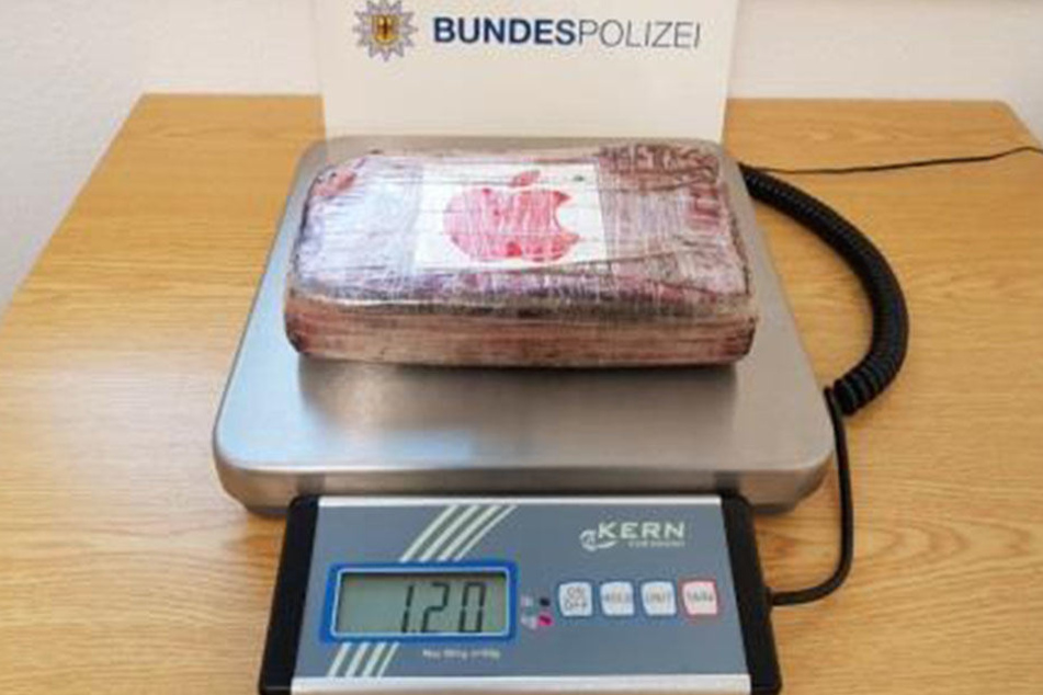 Einen Wer von 82.400 Euro hatte das Drogenpäckchen.