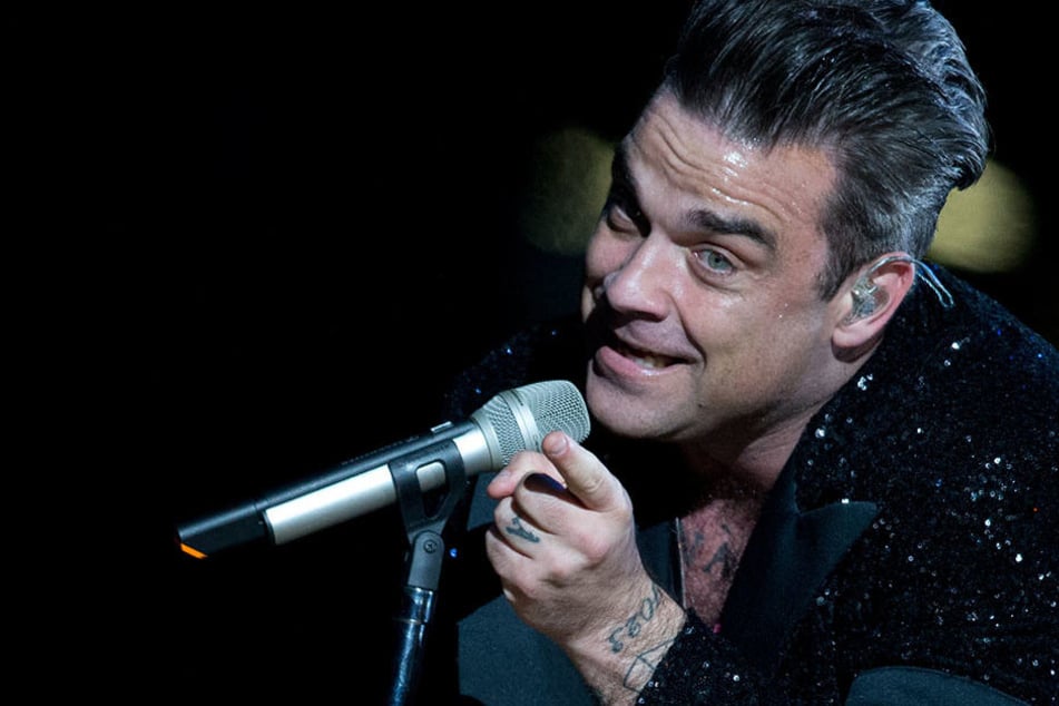 Am Dienstagabend spielte Robbie Williams im Rahmen seiner "The Heavy Entertainment Tour" in der Waldbühne.