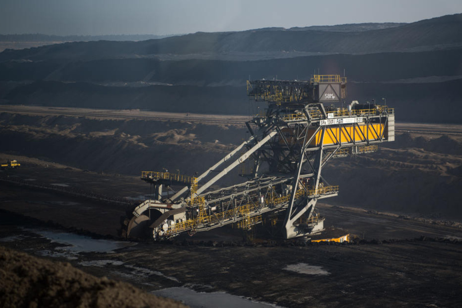 Braunkohlebagger im Tagebau Nochten. Klimaforscher mahnen "beispiellose Veränderungen" an, um Erwärmung der Erde noch auf 1,5 Grad zu beschränken. Dazu gehört der Kohle-Ausstieg.