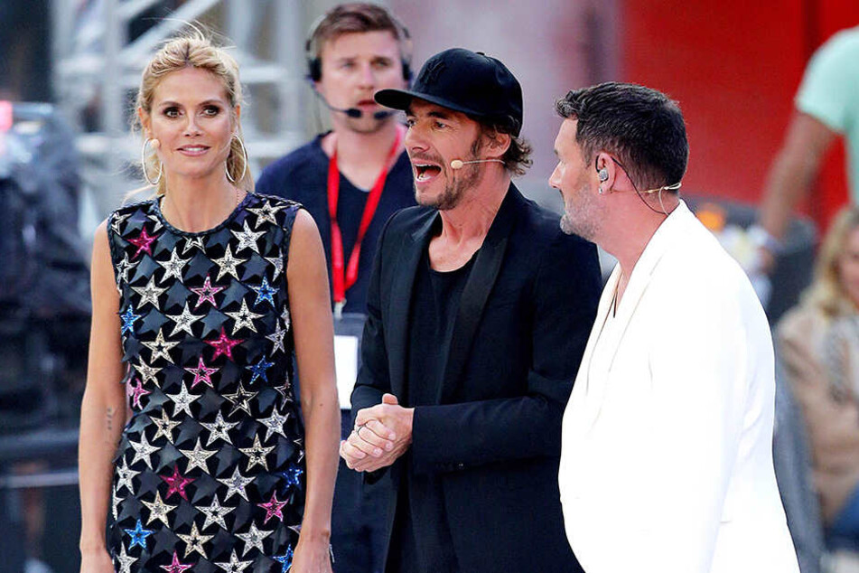 Heidi Klum mit ihren zwei Kollegen Thomas Hayo (m.) und Michael Michalsky.