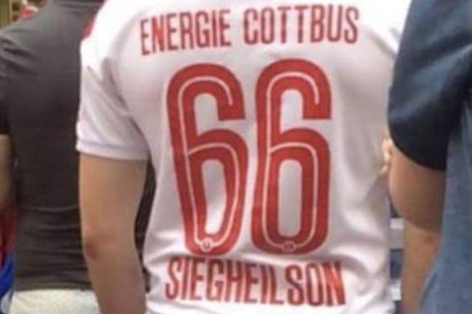 Der als skandinavischer Spielername getarnte Hitlergruß ließ den Staatsschutz ermitteln.