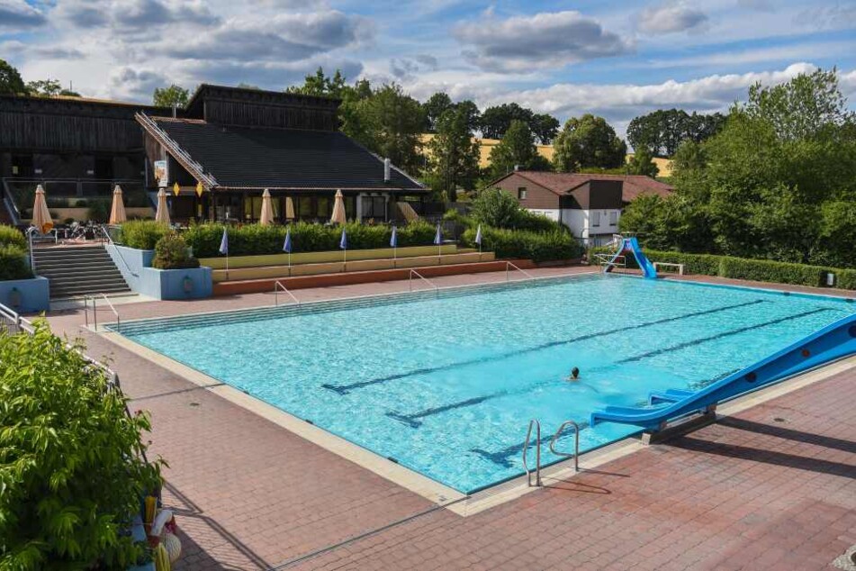 Das Nichtschwimmerbecken des Freibades. Der 13-Jährige Justin rettete hier einem vierjährigen Jungen das Leben.