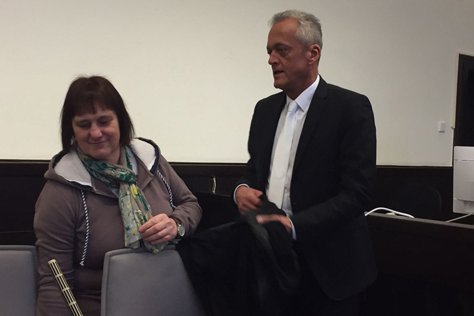 Angelika W. am elften Prozesstag mit ihrem Strafverteidiger Peter Wüller.