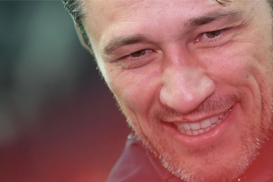 Eintracht-Trainer Niko Kovac lächelt am Freitagabend in der Commerzbank-Arena in die Kamera.