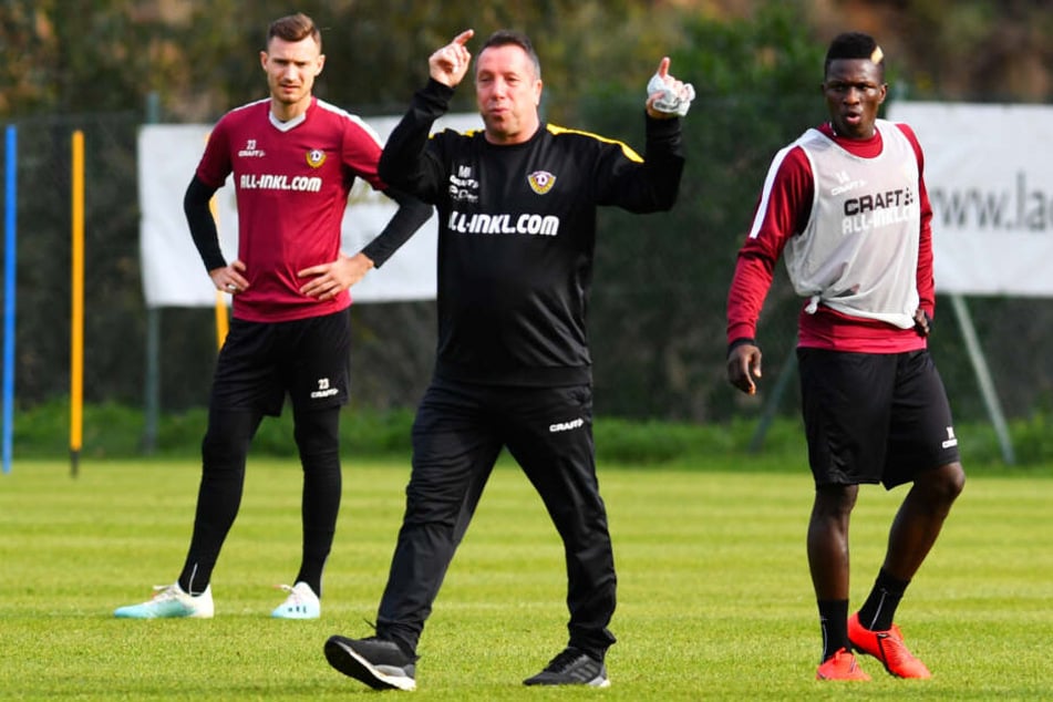 Trainer Markus Kauczinski (v.) bestimmte denjenigen zum Kapitän, der bei der Wahl des Mannschaftsrates die meisten Stimmen hatte - und das war Florian Ballas (h.).