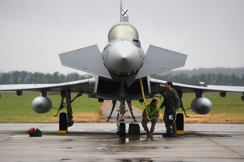 Zwei britische Eurofighter durchbrachen die Schallmauer - das rief Sorgen bei Bürgern hervor!