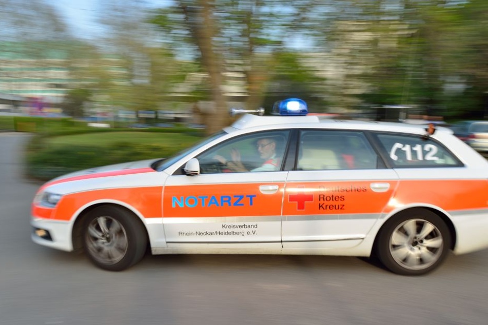 Der Radfahrer war so schwer verletzt, dass er im Krankenhaus behandelt werden musste.