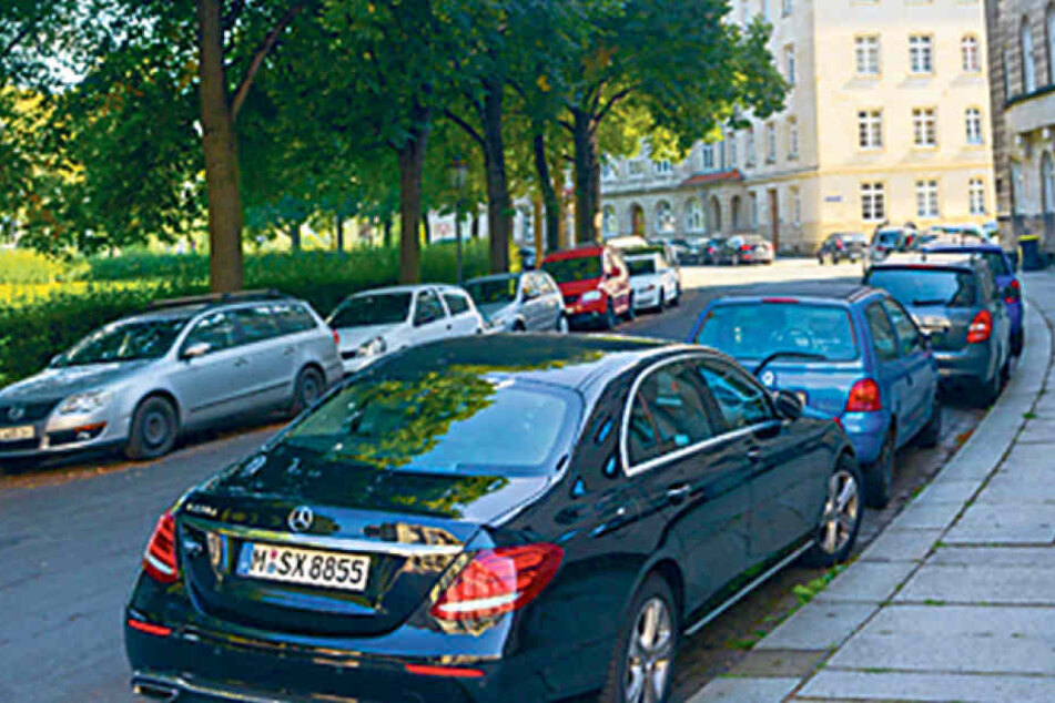 Am Thomas-Müntzer-Platz nahe des Fährgartens sollte es längst Parkuhren
und Bewohnerparkplätze geben.
