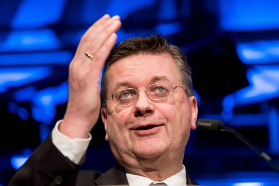 DFB-Präsident Reinhard Grindel gab am Freitag in Frankfurt zehn Städten die Zusage.