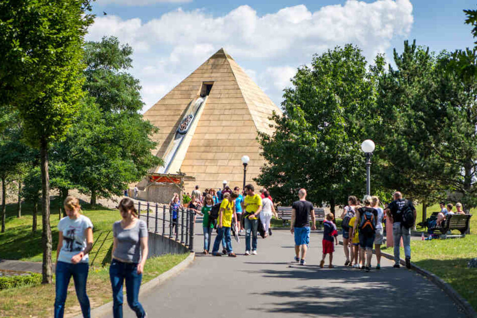 Kleinigkeiten statt Großprojekte: Die Wildwasserbahn "Fluch des Pharao" an der Pyramide wurde optisch herausgeputzt.