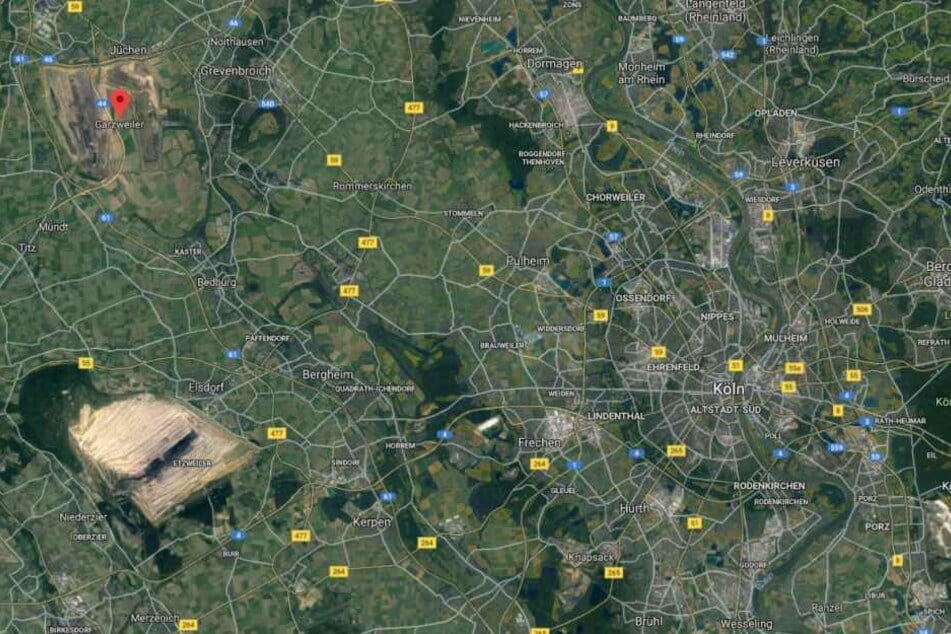 Aus dem All: Ein Blick auf die riesigen Tagebaue Hambach und Garzweiler westlich von Köln.