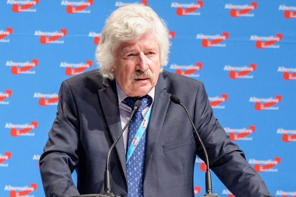 Das Foto zeigt Rainer Rahn bei einem Auftritt auf dem Bundesparteitag der AfD am 1. Juli 2018.