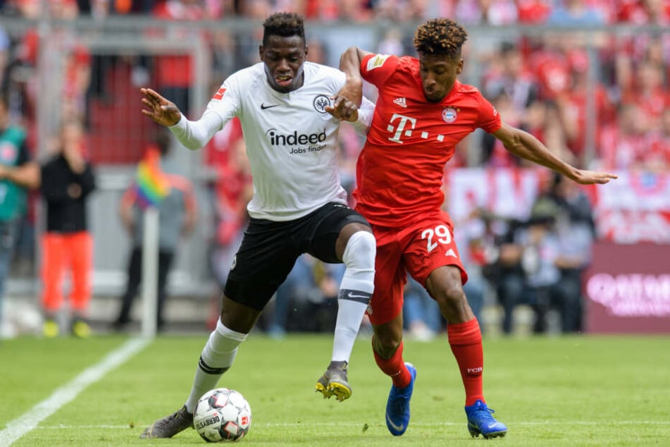Duell der Flügelflitzer: Eintrachts Danny da Costa (Li.) gegen Kingsley Coman vom FC Bayern München.