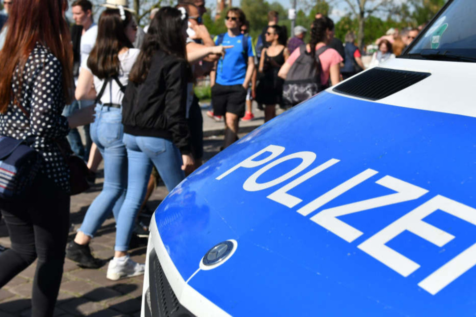 Die Polizei musste bei einer Massenschlägerei eingreifen. (Symbolbild)