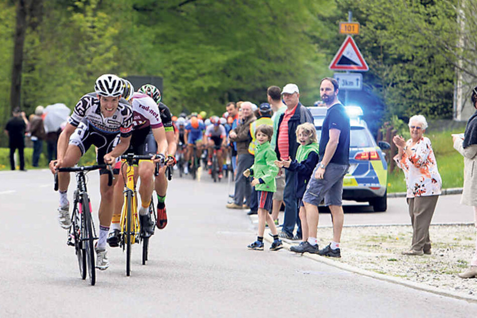 Die Tour in den
Bergen bot tollen
Sport, gnadenlose
Anstiege und
begeisterte Zuschauer.