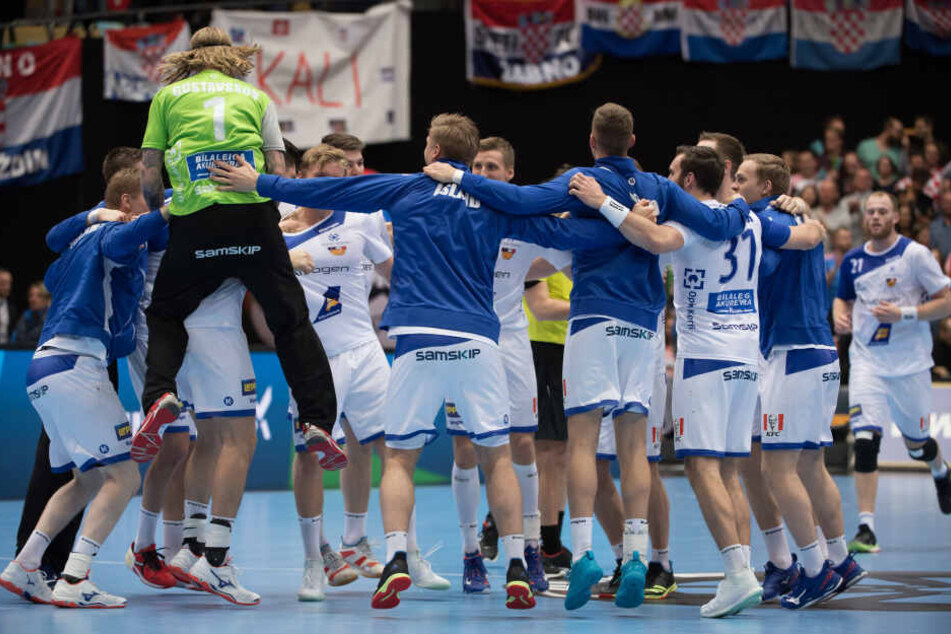 Das isländische Handball-Team freute sich bereits über einen Sieg gegen Mazedonien.