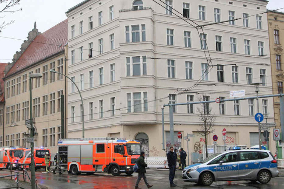 Drei Menschen mussten mit einer Rauchvergiftung ins Krankenhaus.