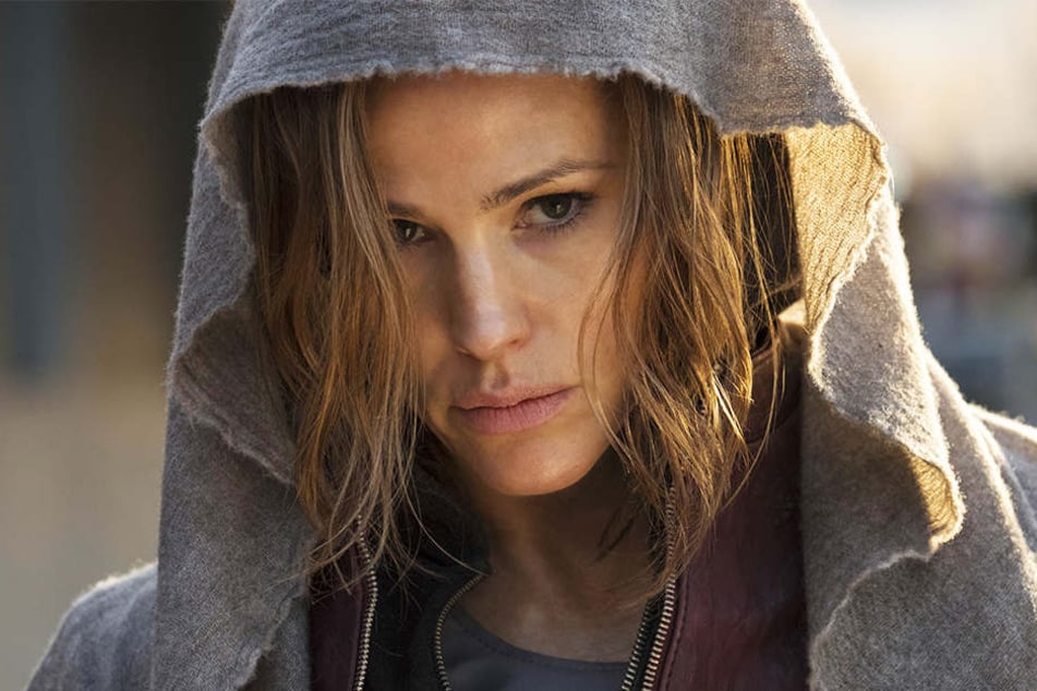 Riley North (Jennifer Garner) taucht unter und trainiert. Sie kehrt als Racheengel zurück.