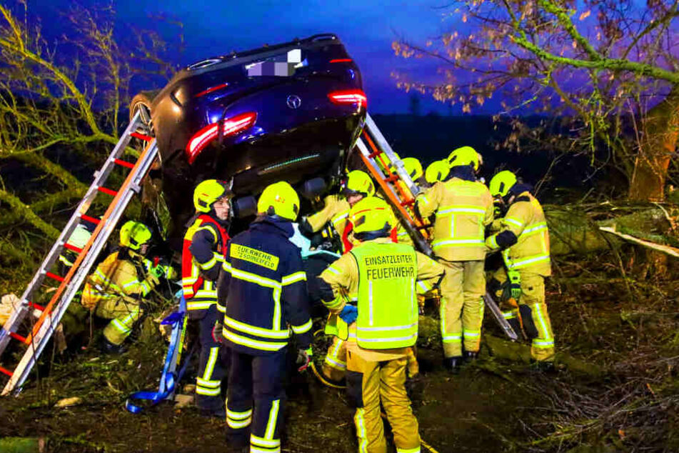 Bei einem schweren Unfall im Landkreis Oberhavel ist eine Person ums Leben gekommen.