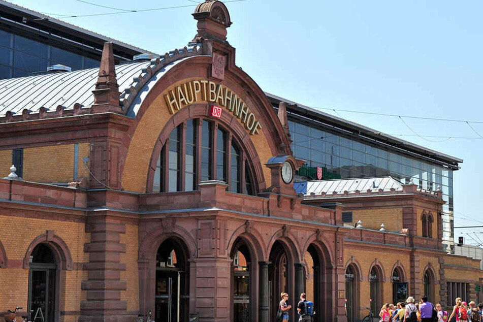 Der Hauptbahnhof Erfurt wurde Ort eines fiesen Diebstahls.