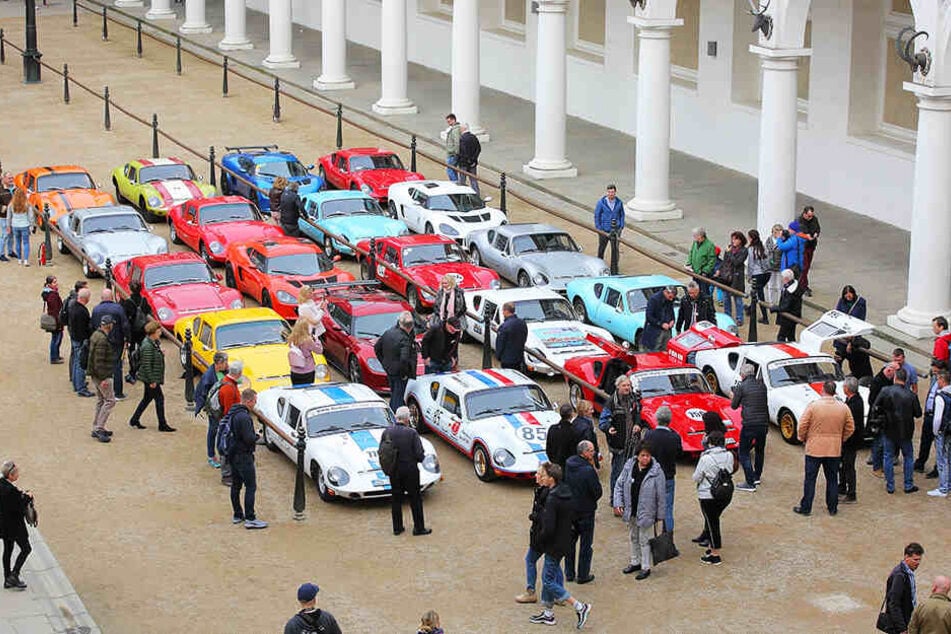 Zwanzig "Melkus RS 1000" fuhren schon gestern hinterm Verkehrsmuseum im Stallhof vor.