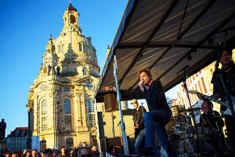 Als absoluter Überraschungsgast sprengten die Toten Hosen die "NOPE"-Demo in Dresden.