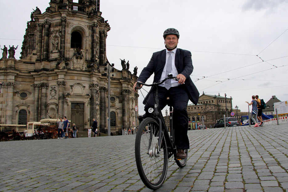 Er kommt auch autofrei durch seine Stadt: Dresdens Bürgermeister Dirk Hilbert fährt Fahrrad.