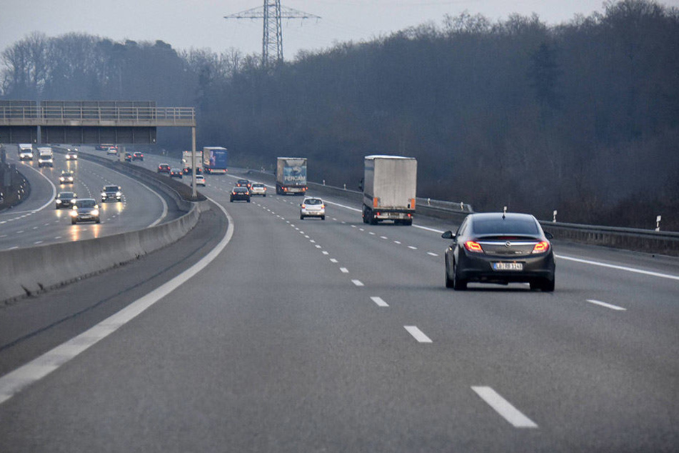 Auf der Autobahn 17 hat die Polizei bei Kontrollen mehrere Ungereimtheiten aufgedeckt.