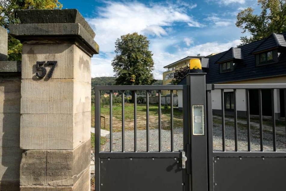 Auf diesem Grundstück in Blasewitz an der Tolkewitzer Straße 57 stand bis 2014 eine denkmalgeschützte Villa.