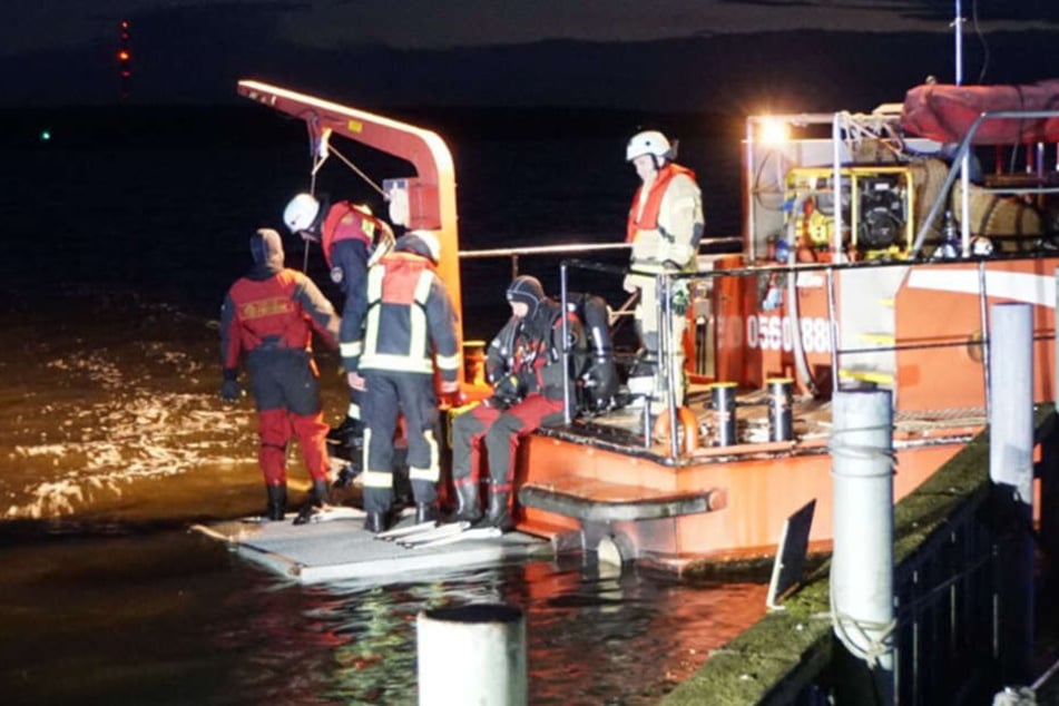 Mit Tauchern wurde nach der vermissten Frau in der Havel gesucht.