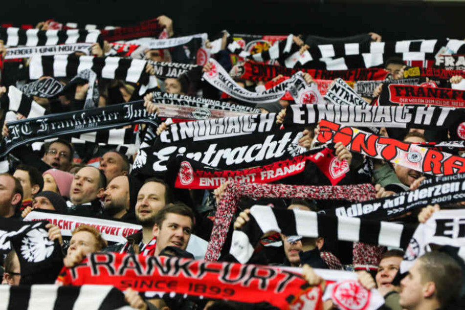 Vor und nach dem Spiel waren rund 1700 Beamte im Einsatz (Symbolfoto).