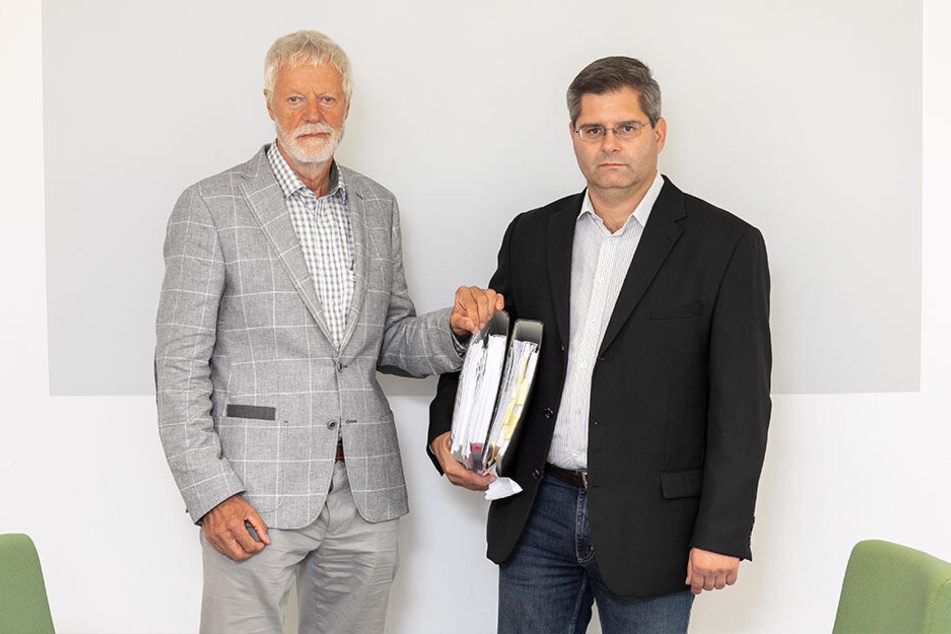 Mietervereins-Chef Peter Bartels (74) und Jurist Jan Bröchler (42) unterstützen Hunderte Mieter in Widerspruchsverfahren gegen Vonovia.