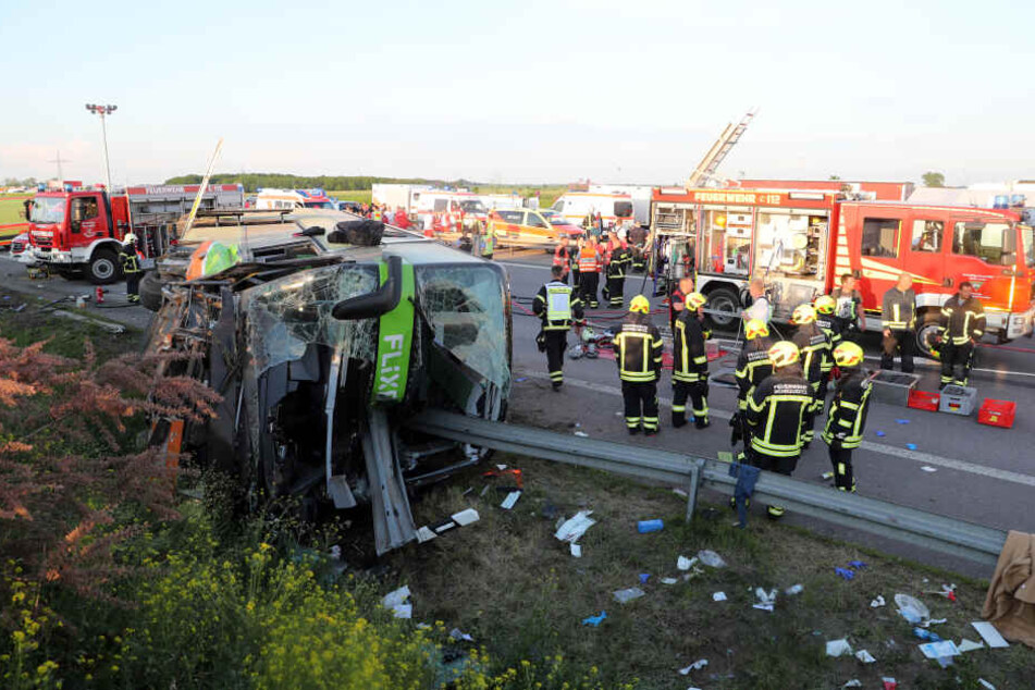 Sechs Wochen nach dem schweren Flixbus-Unfall auf der A9 ist der Fahrer noch immer nicht vernommen worden.