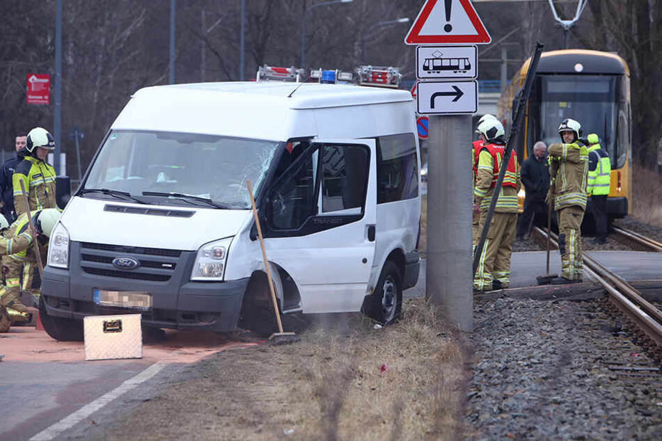 Der Fahrer des Transporters musste ins Krankenhaus.