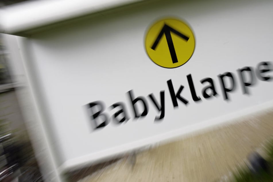 Eine Obduktion muss nun klären, ob der Säugling bereits bei der Geburt tot war.