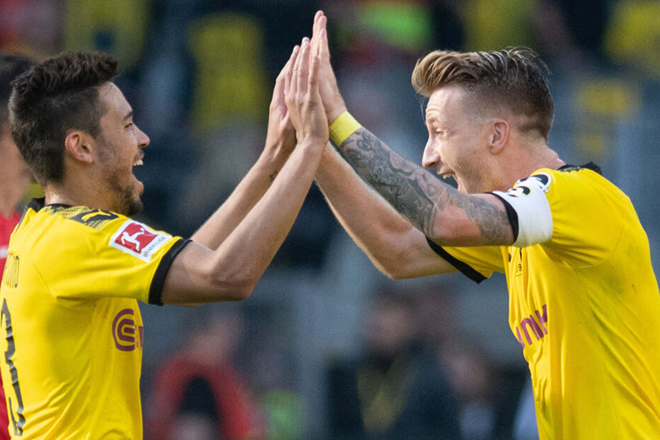 Kapitän Marco Reus freut sich auch über die Verlängerung des 25-Jährigen.