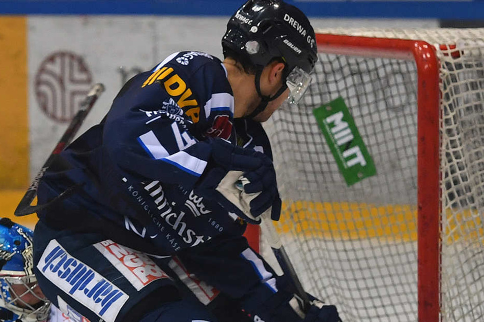 Nick Huard (vorn) trifft zum 1:1. Es sollte das einzige Eislöwen-Tor an diesem Abend bleiben.