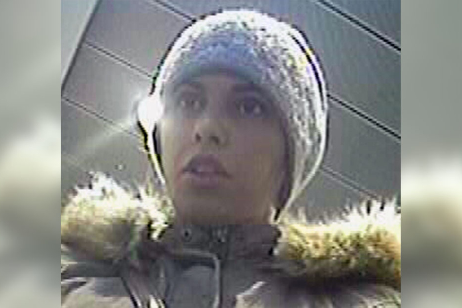 Diese Frau soll eine 71-Jährige beklaut haben.