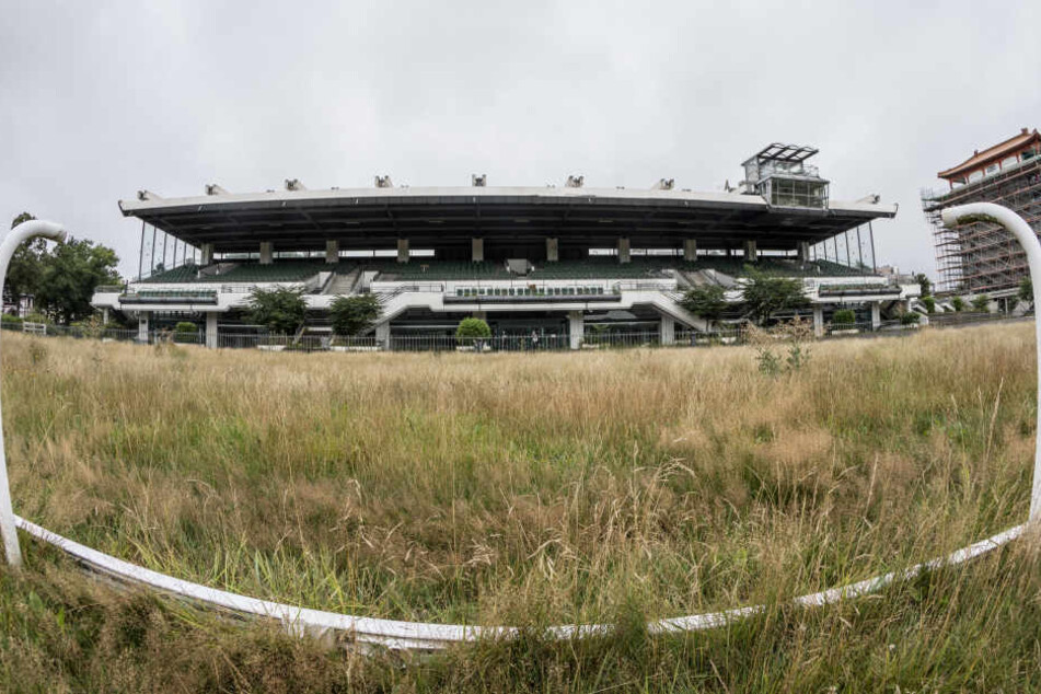 Muss noch geklärt werden: Ein mögliches Abreißen der Tribünen auf dem Gelände der Galopprennbahn.