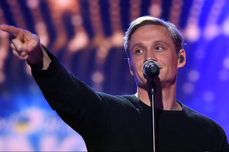 Jetzt ist Matthias Schweighöfer endgültig auch unter die Sänger gegangen.