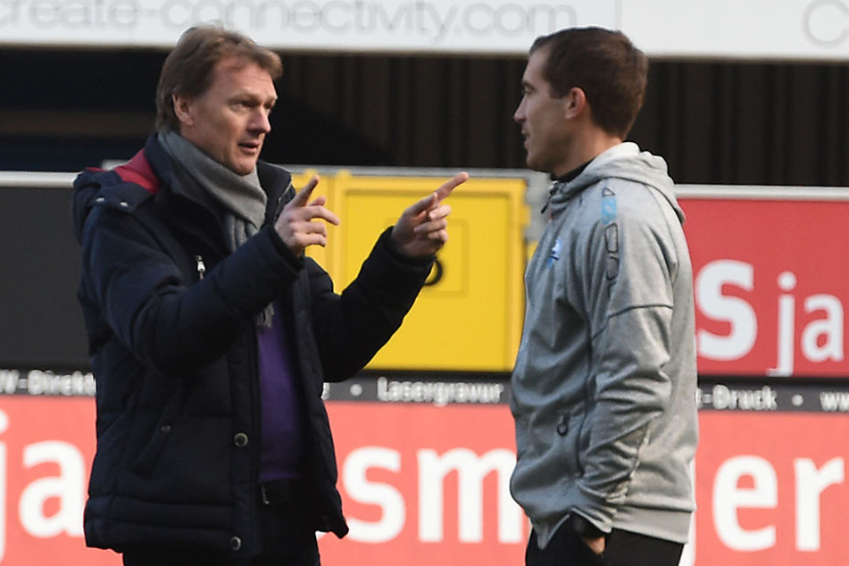 Er pflegt engen Kontakt zu den Trainern vom SCP. Im Dezember mit Interimstrainer Florian Fulland.