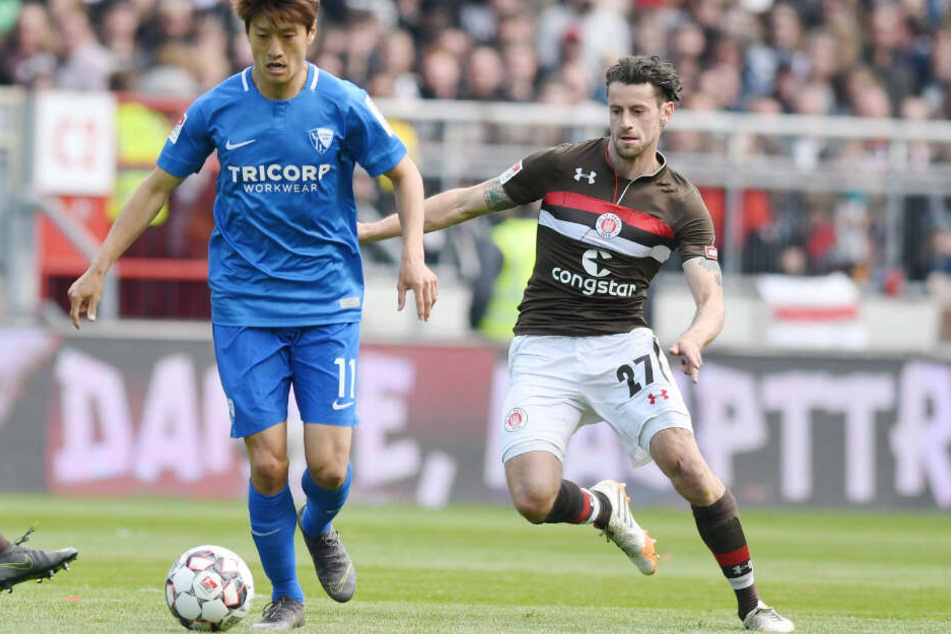 Jan-Philipp Kalla setzt gegen Bochums Chung Yong Lee nach.