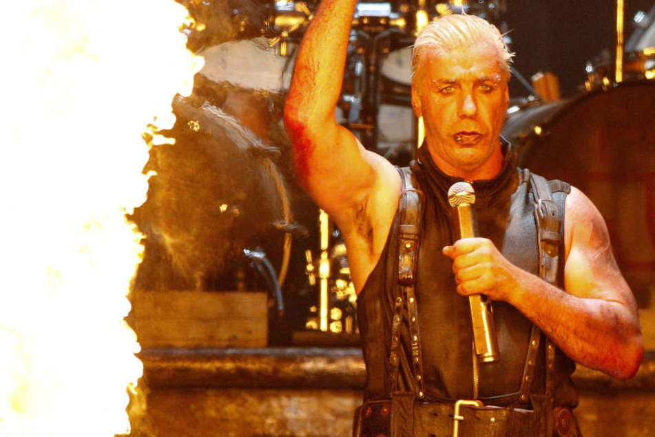 Sänger Till Lindemann (54) und seine Band sind bekannt für feurige Bühnenshows, skandalöse Texte und grenzwertige Musikvideos.