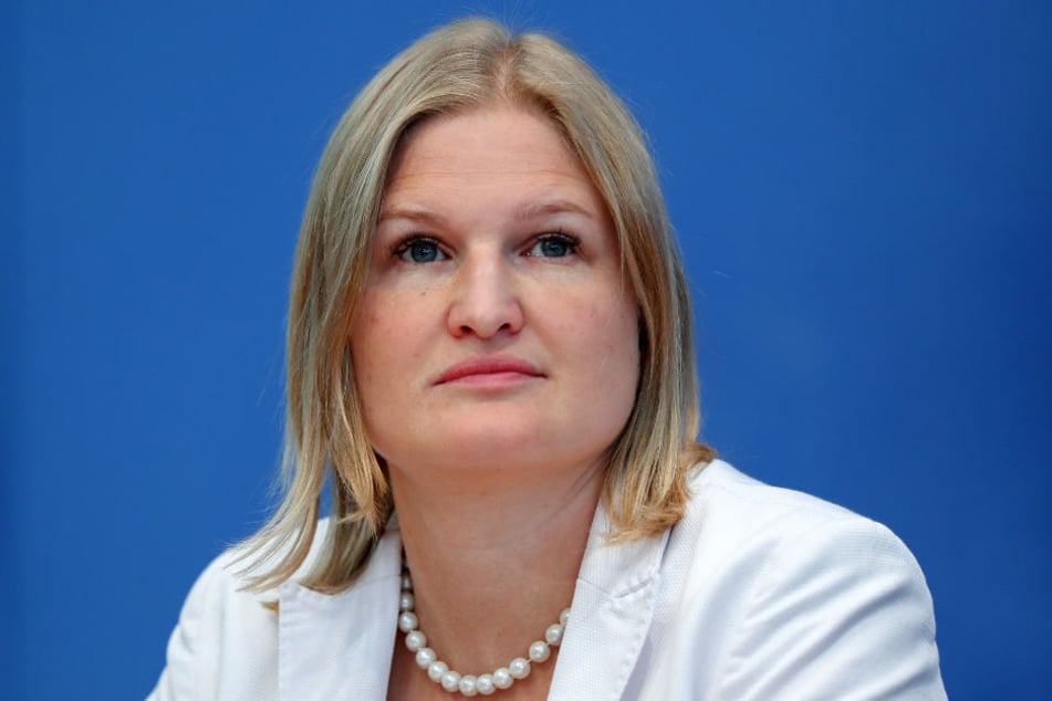 Katrin Ebner-Steiner (AfD) fordert die Abschiebung der Angreifer.